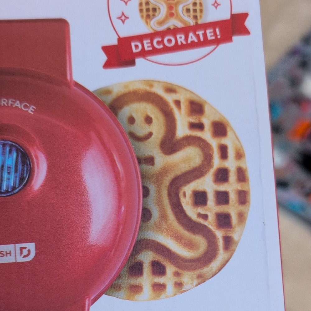 Red Gingerbread Waffle Maker - Picture 6 of 6